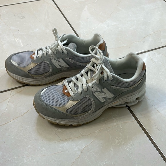 New Balance 2002r size 7.5 Women’s - Picture 1 of 5